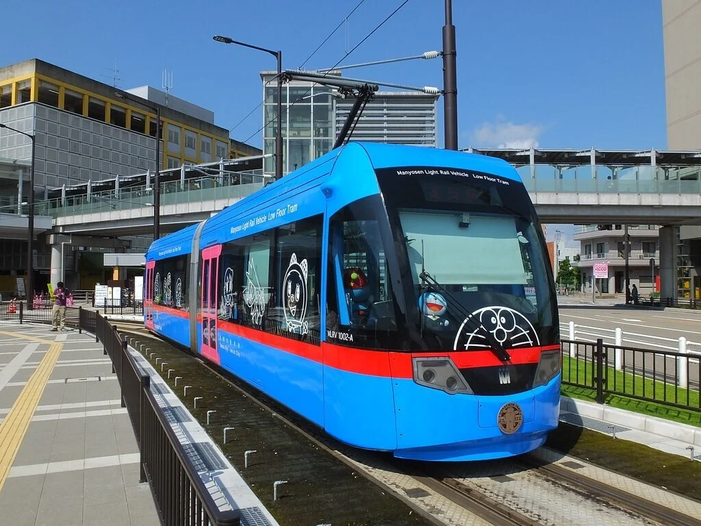 路面電車「ドラえもんトラム」 画像