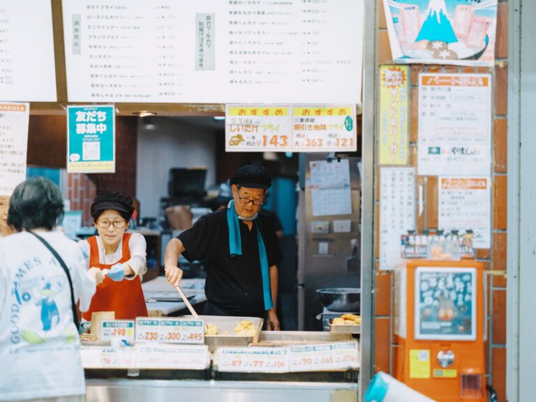 コロッケの匂いで帰ってくる町【肉のやまじん｜肉屋・コロッケ】