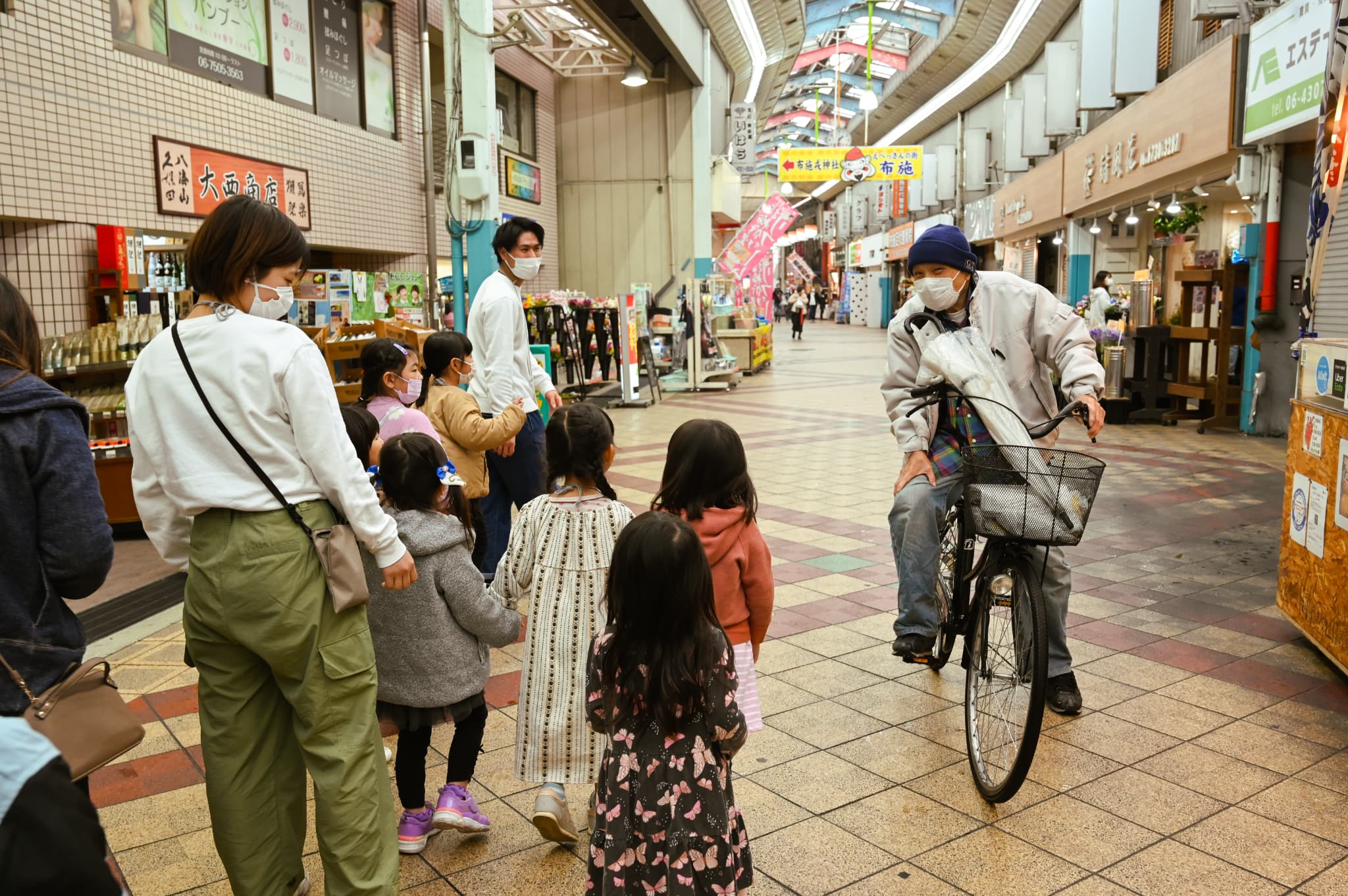 icoima　韓国　商店街を歩いている様子