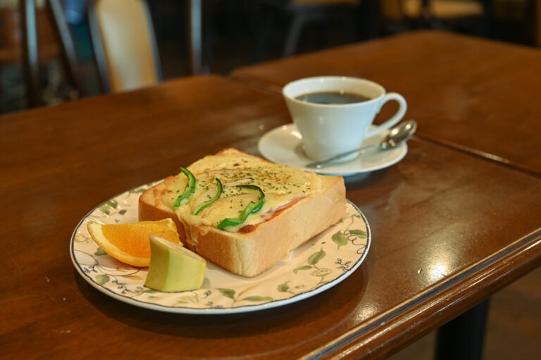 煉瓦と珈琲と、おばちゃんの声。【カフェ・プレール｜喫茶店】