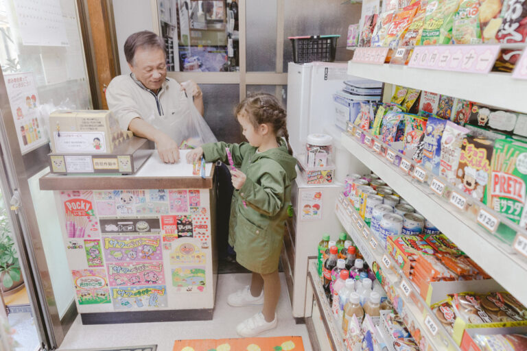 【昭和レトロ｜駄菓子屋】優しい頑固親父が守る三ノ瀬ショップ