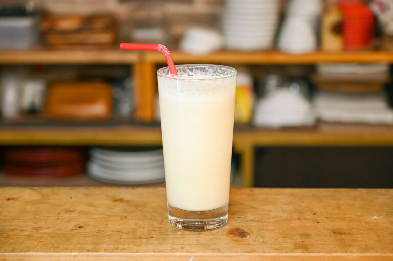 【大阪の喫茶店名物】ミックスジュースで一息。夫婦で営む喫茶店「えびすカフェ」