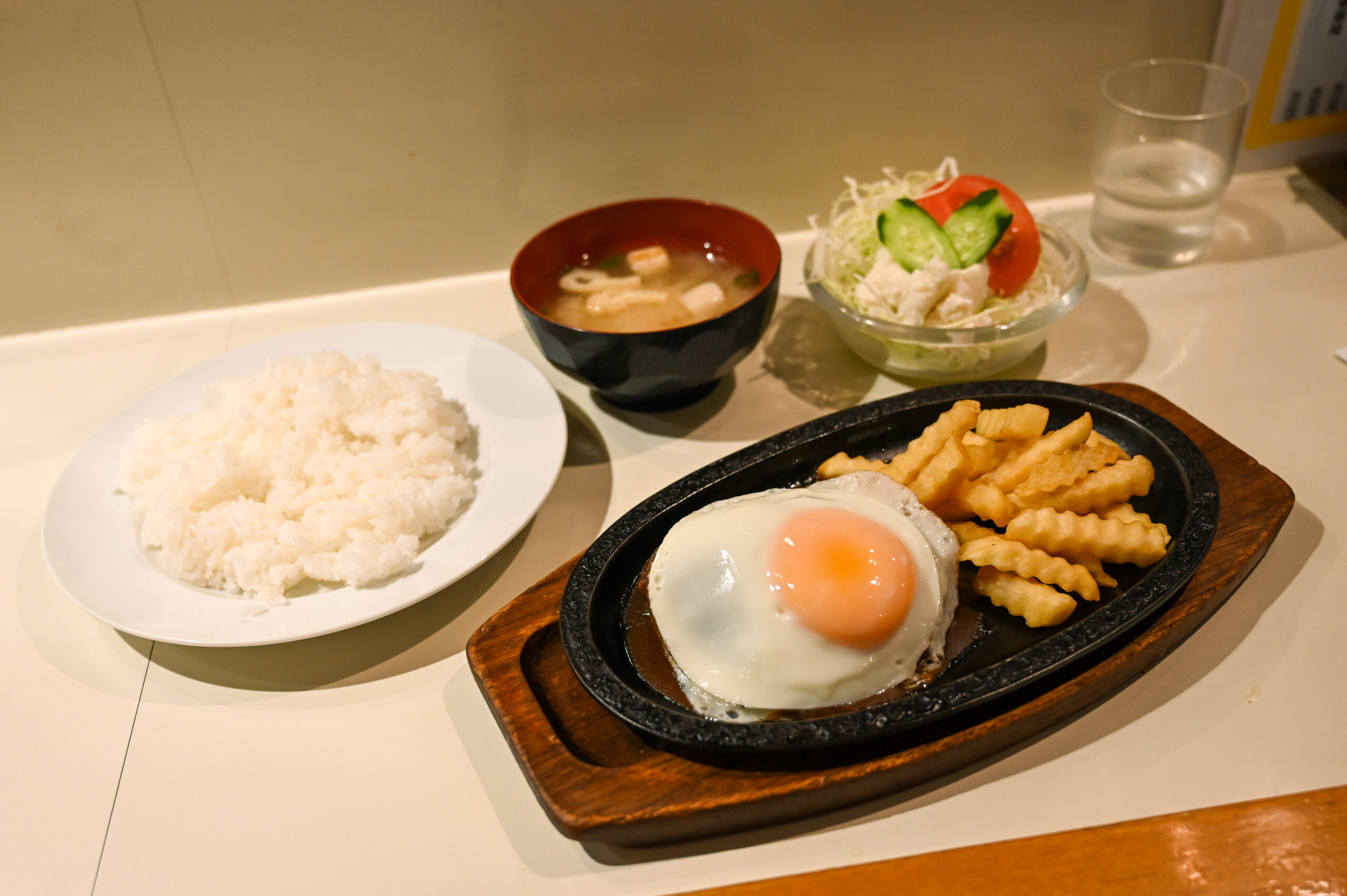 ハンバーグ定食