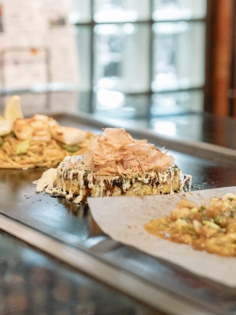 大阪人がこぞって通うお好み焼き屋で、オリジナルコースを。【夕食付きプラン】