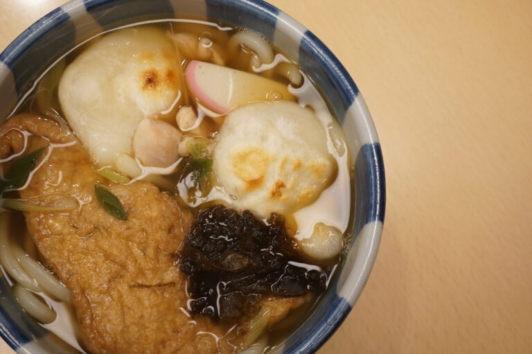 餅屋から食堂へ。高架下、大黒堂の時間。【大黒堂｜うどん屋・甘味処】