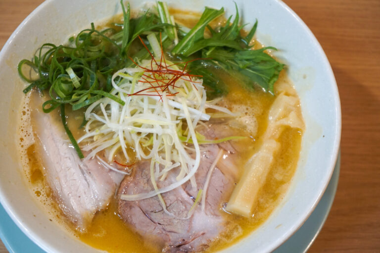 「百名店の黒」その一杯に、また会いたくなる。【細見商店｜ラーメン】