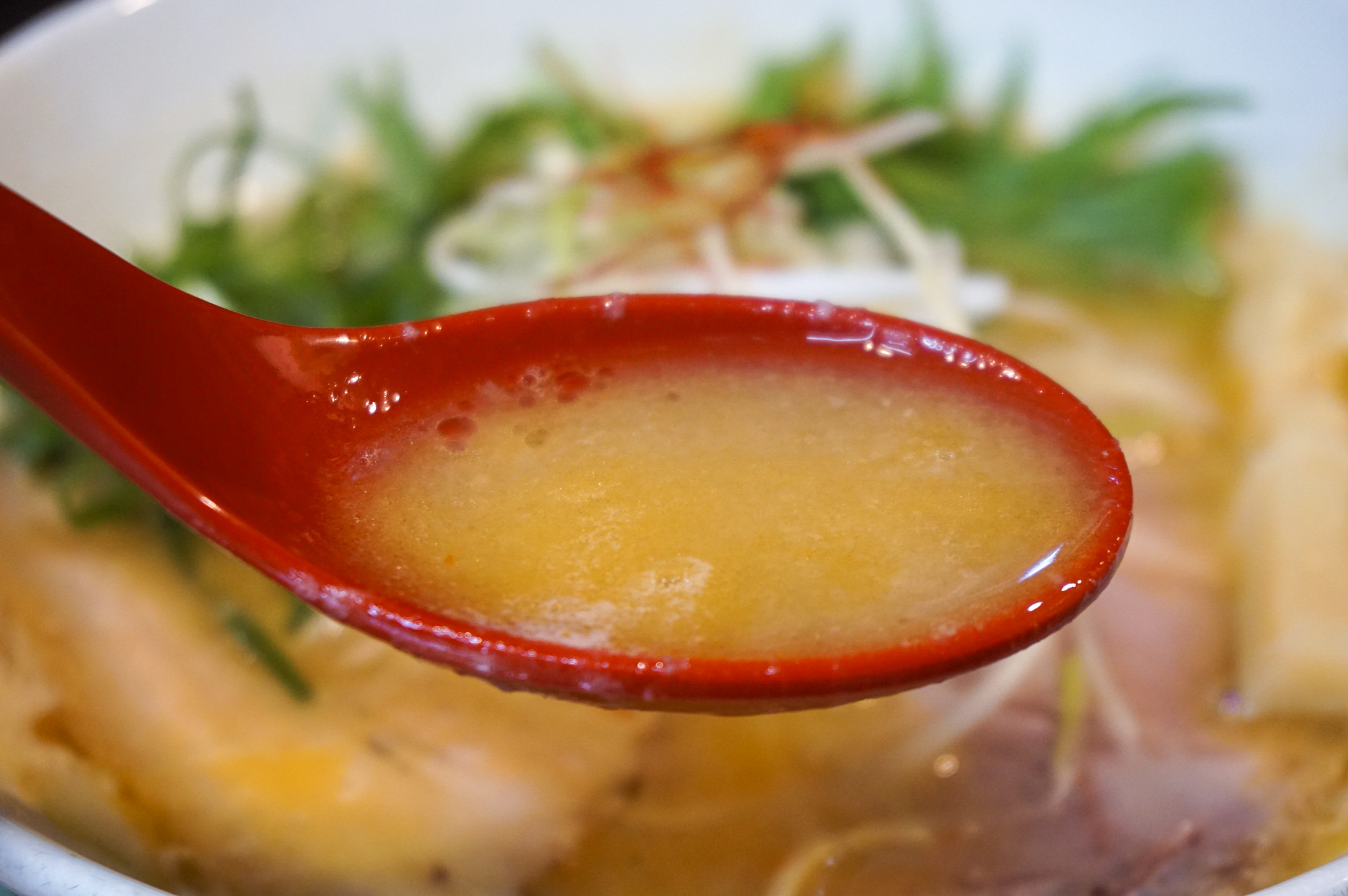 金の麦味噌ラーメン｜スープ