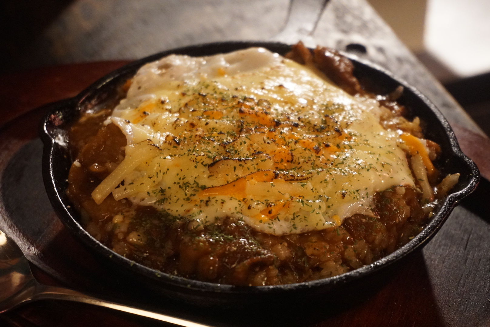 屋台酒場時代おくれ　焼きチーズカレー