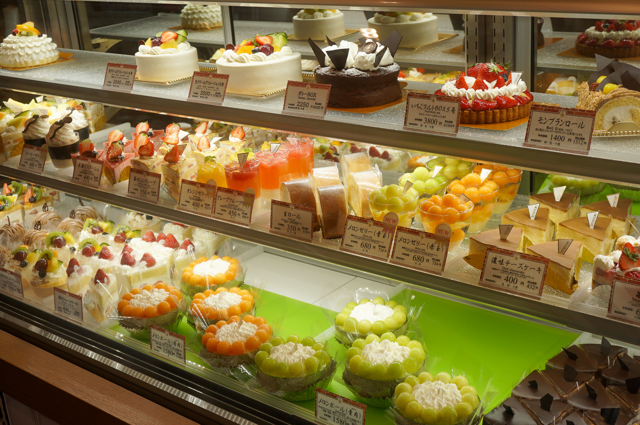 店内｜ショーケースの様子