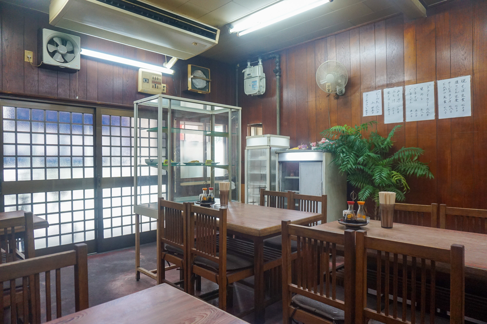 店内｜テーブル席
