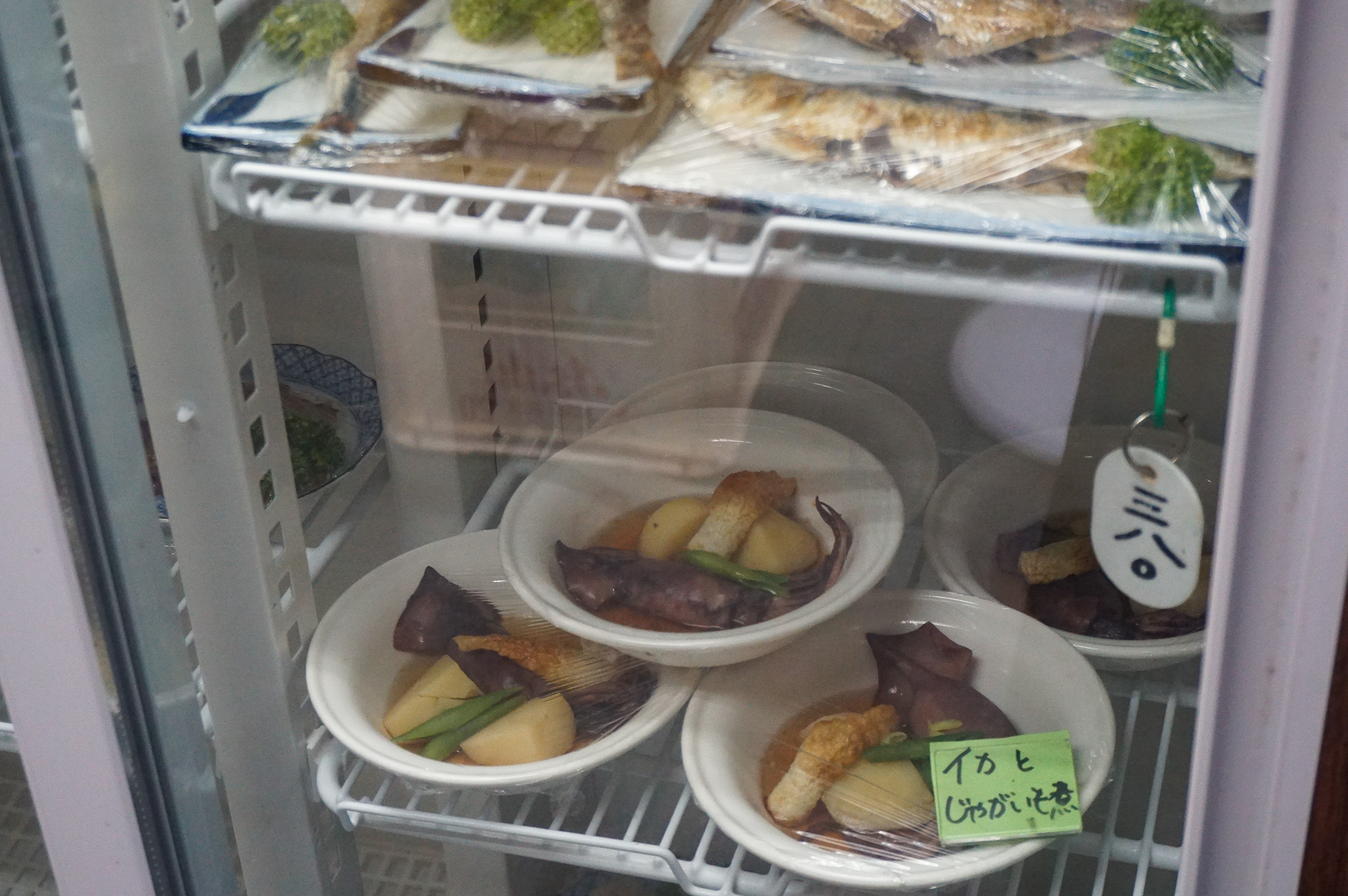 冷蔵ケース内｜以下とジャガイモ煮