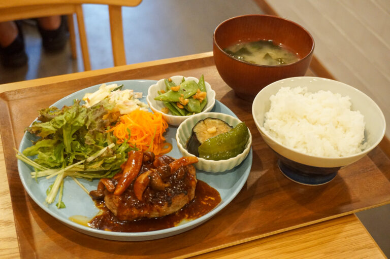手作りキッシュと日替わりごはん。「子どもに食べさせたい」を、大人にも。【VITARIA｜カフェ】