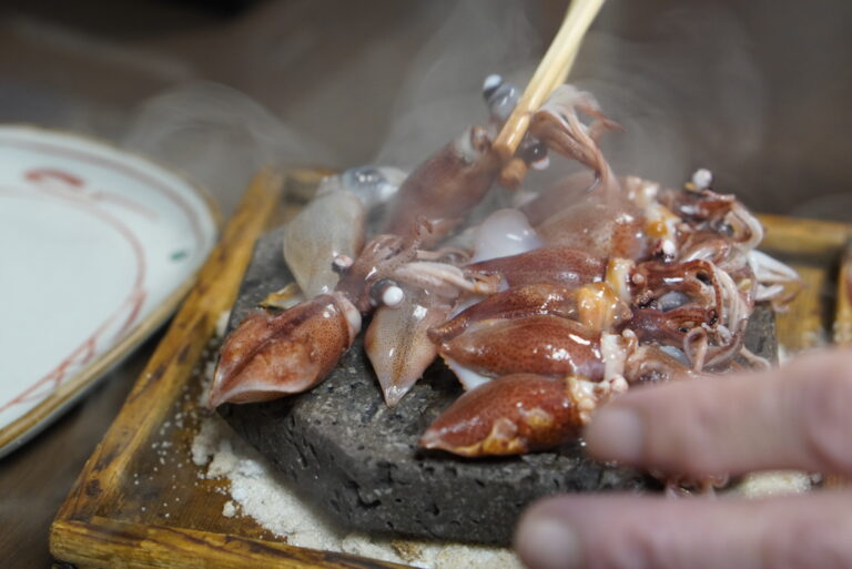 地下で囲む。確かな味と、友の笑い声。【度々平｜居酒屋】