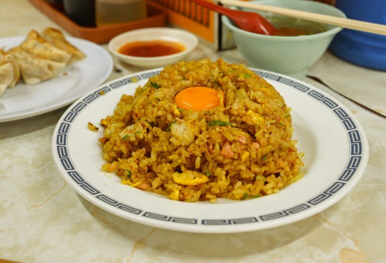 カレーの湯気に呼ばれて、布施の昼。【おぼこ飯店｜町中華】