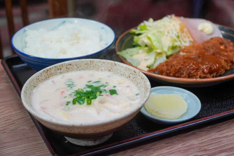 昭和の香りと、粕汁の湯気。【姫路屋｜食堂・定食】