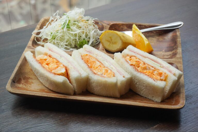 笑い声が運んでくる、たまごとケチャップの香り。【カフェ・サントノーレ】