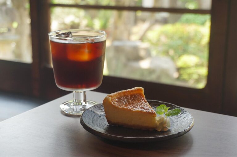 築140年の木造家屋に暮らしの気配。縁側でのひと息を。【古民家 Cafe ら・さんぶら｜カフェ】