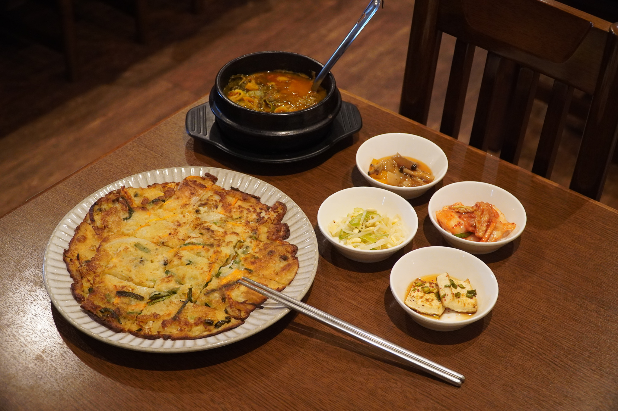 チゲ鍋・チヂミ・おかず4種