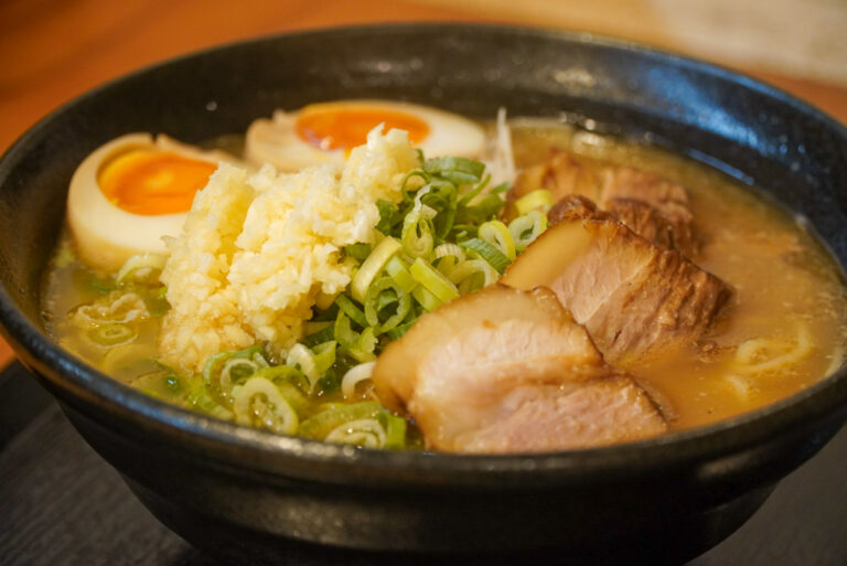 にんにくは衝動！「背徳を正当化する」夜だけの店。【にんにくラーメン 44｜ラーメン】