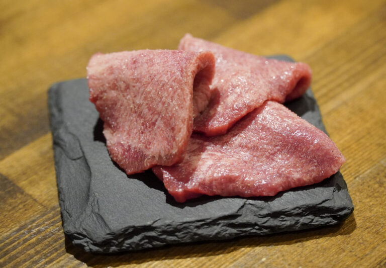 一枚の肉でじっくり飲む夜があってもいい。【焼肉｜焼肉酒場 けんし】