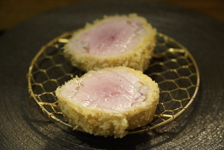 白い衣、白いごはん。静かにひらくまちの味。【白い熟成とんかつ 花ひらく｜とんかつ】