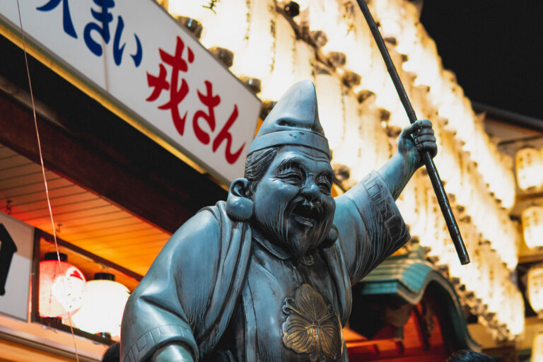 この三日間の布施は、ちょっと誇らしげだ。【十日戎｜布施戎神社】