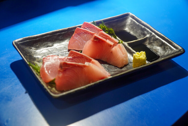 「海を持ち帰る男がいる」釣り上げた幸せが皿にのる夜。【風｜居酒屋】