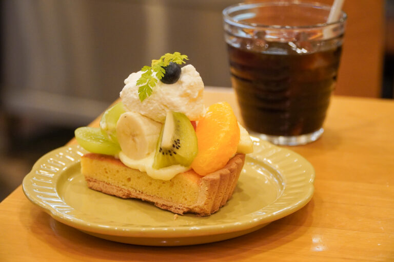 買い物帰りに、フルーツタルトを。 30年つづく、甘い寄り道。【ラポーズ カフェ｜カフェ】