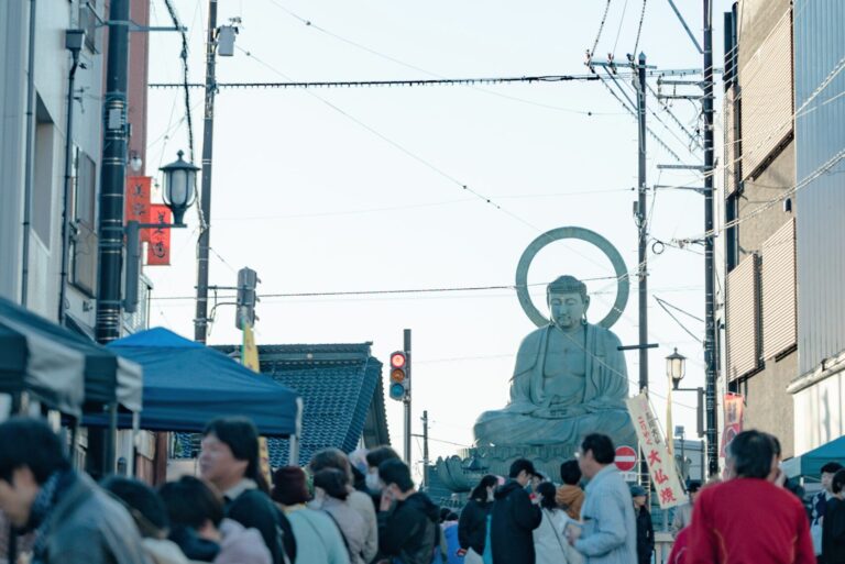 「おはよう」にまた会いたくなる、朝市の風景【たかおか朝市｜観光スポット】