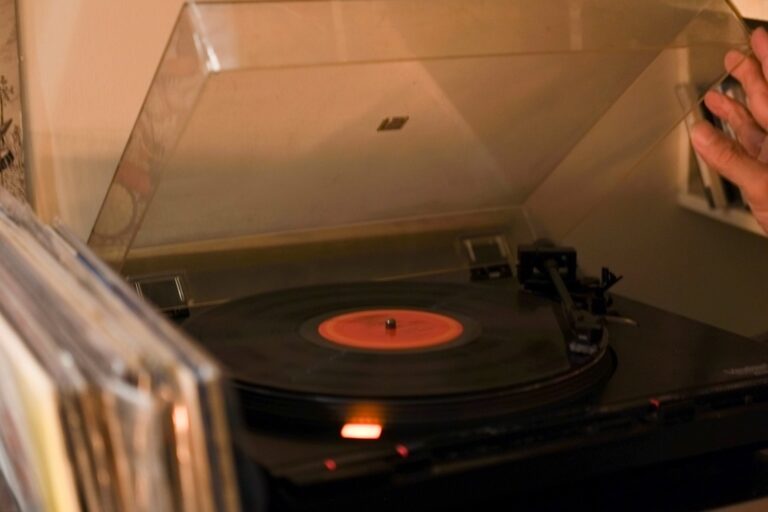 レコードのある夜は、一人で終わらない。  【Matthew Maman 1208｜レコードバー】